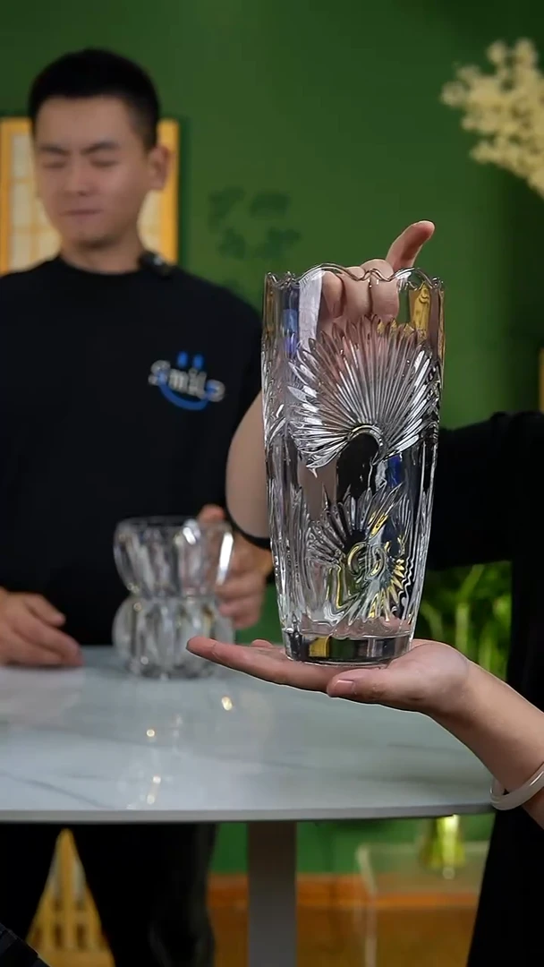 花开富贵  水晶玻璃花瓶  23厘米高