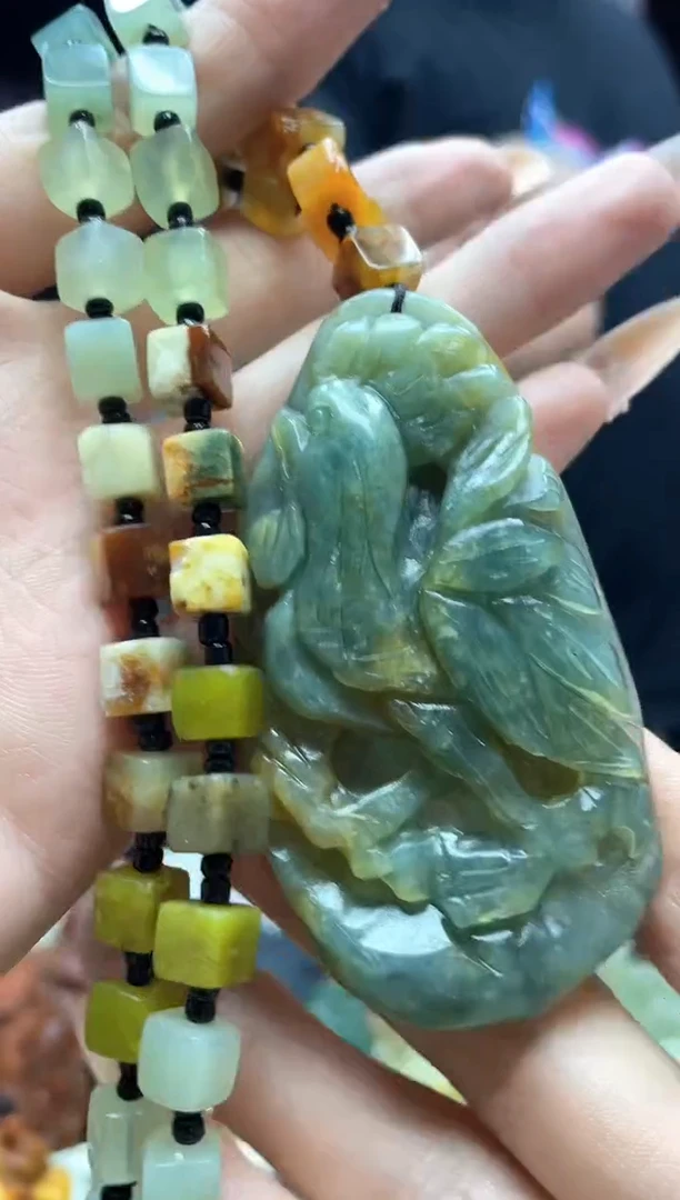 未镶嵌岫玉吊坠·