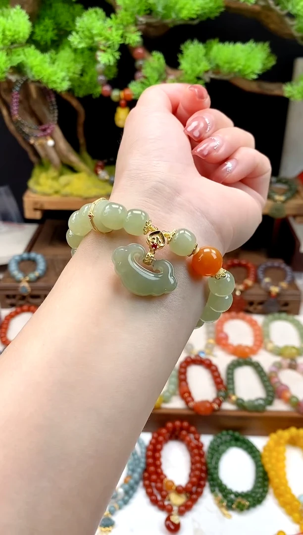 未镶嵌和田玉手饰如意锁