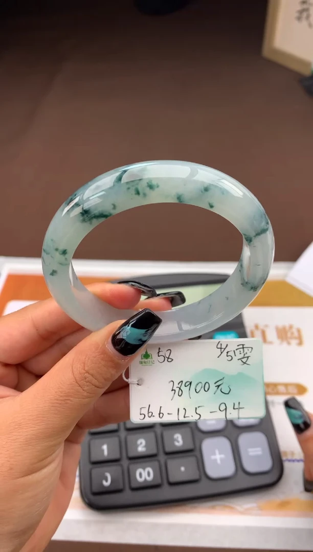 翡翠手镯未镶嵌自带#送礼#,下单联系客服核对地址~
