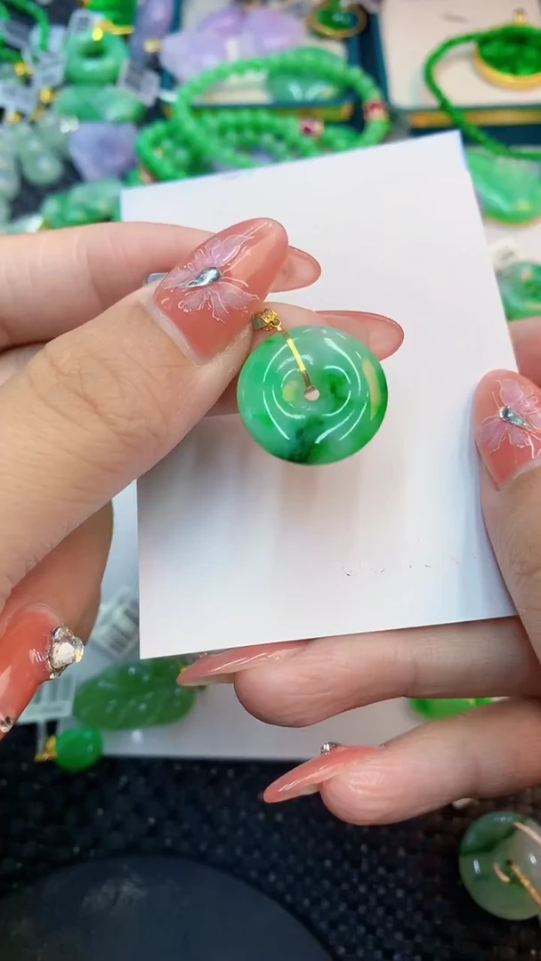 颈饰18K金镶嵌翡翠1