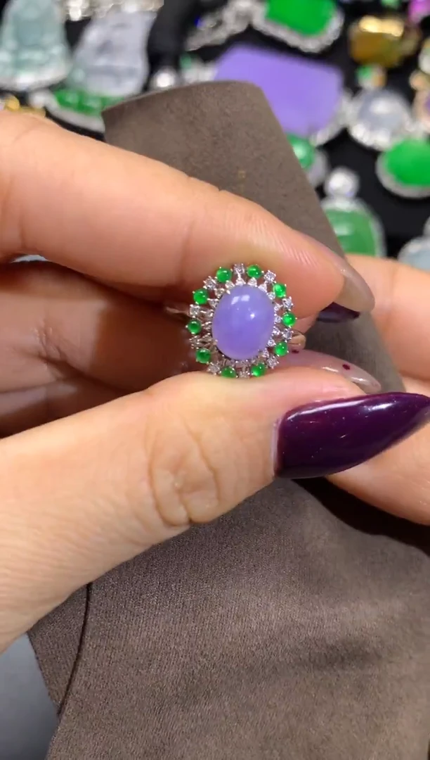 颈饰18K金镶嵌翡翠翡翠戒指（福利好价）