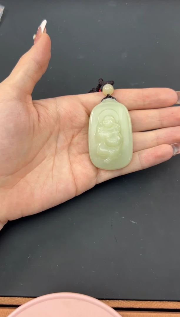 【闪购商品】和田玉吊坠(赠链)未镶嵌且末微色差迪克兰吊坠