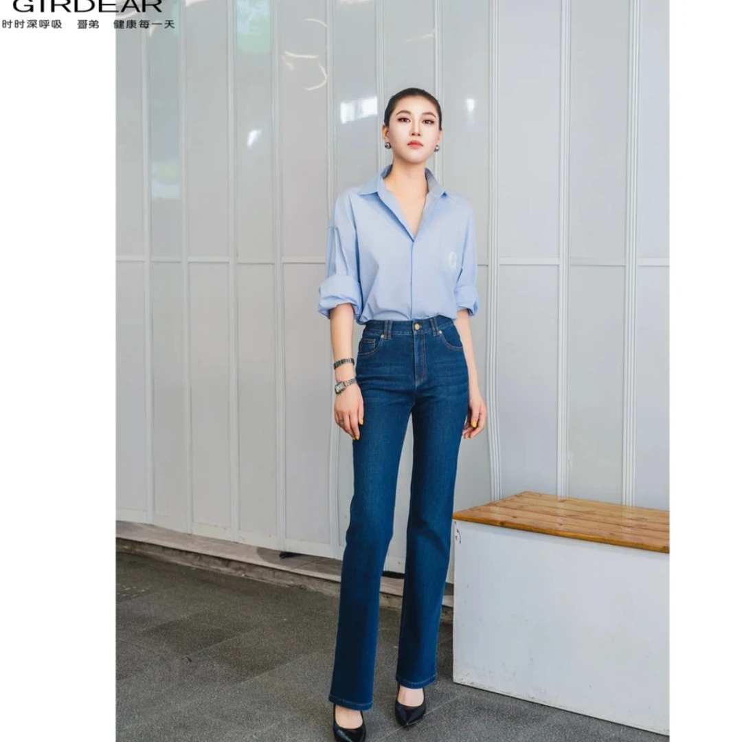 哥弟  女装新款经典休闲百搭舒适中腰高弹牛仔修身微喇裤110017