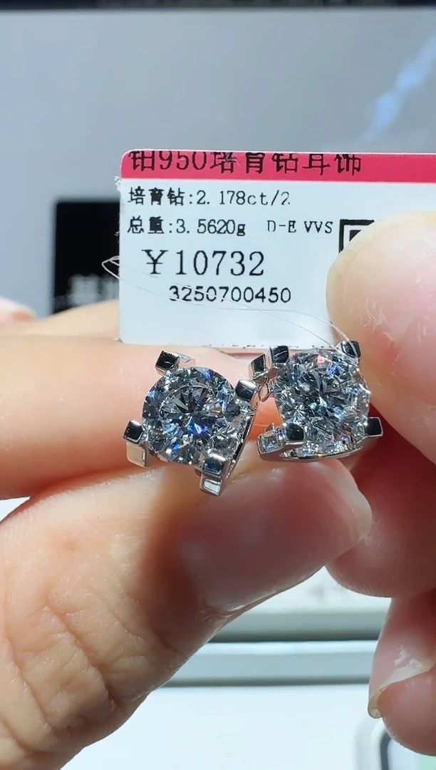 铂Pt950镶嵌合成钻石耳饰耳钉