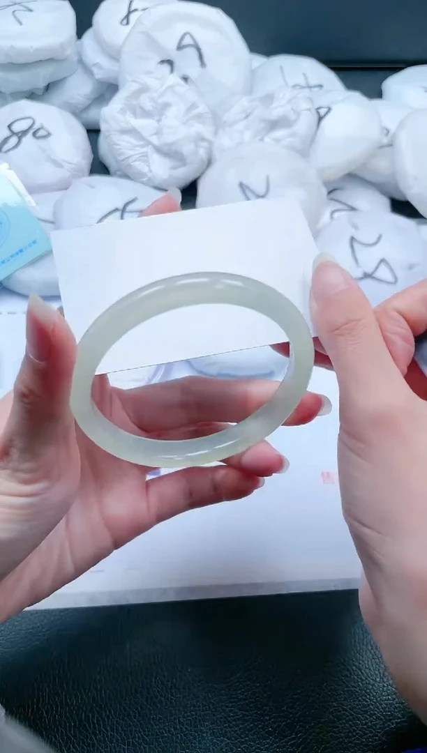 【闪购商品】石英质玉手镯未镶嵌22J135-58