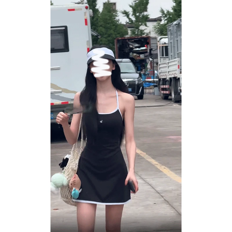 易梦玲同款设计感撞色边饰挂脖系带露背网球裙女2025新款连衣裙潮