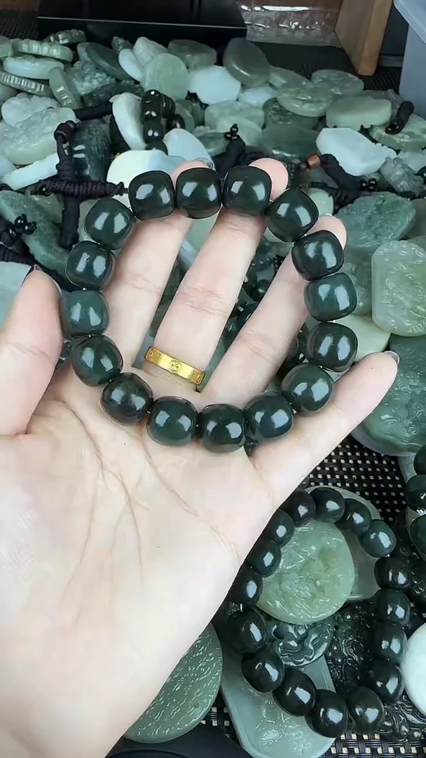 颈饰未镶嵌和田玉1