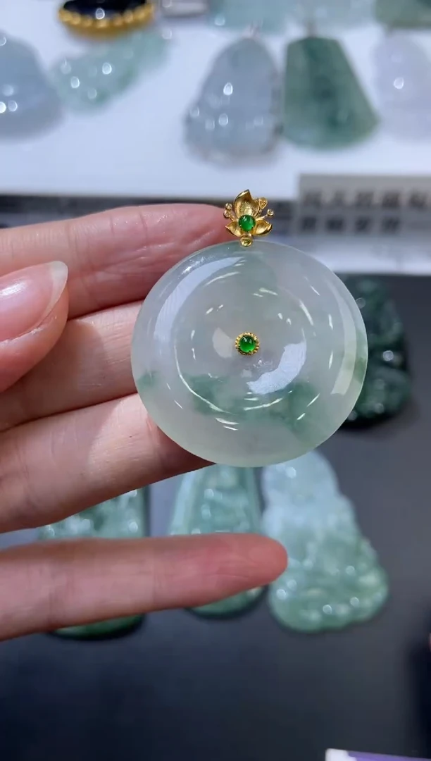 18K金镶嵌挂件翡翠376694    多人
