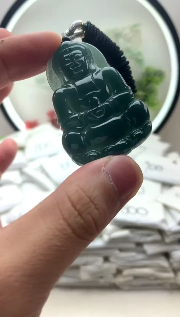 颈饰未镶嵌翡翠观音