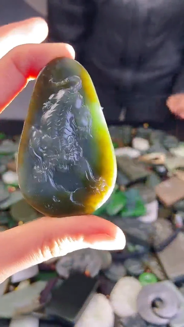 颈饰未镶嵌和田玉1