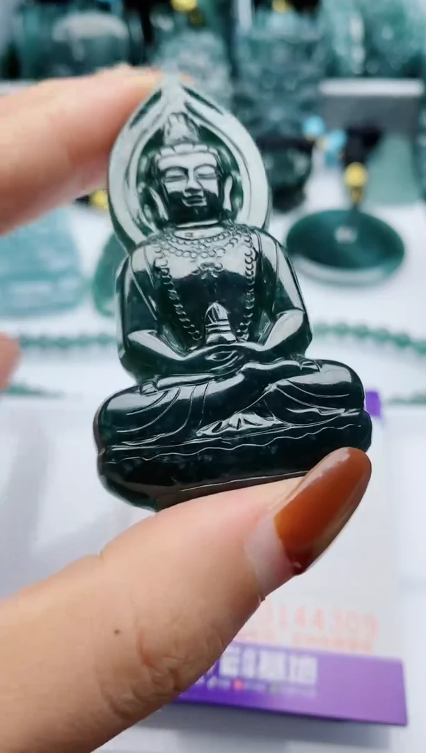 颈饰未镶嵌翡翠