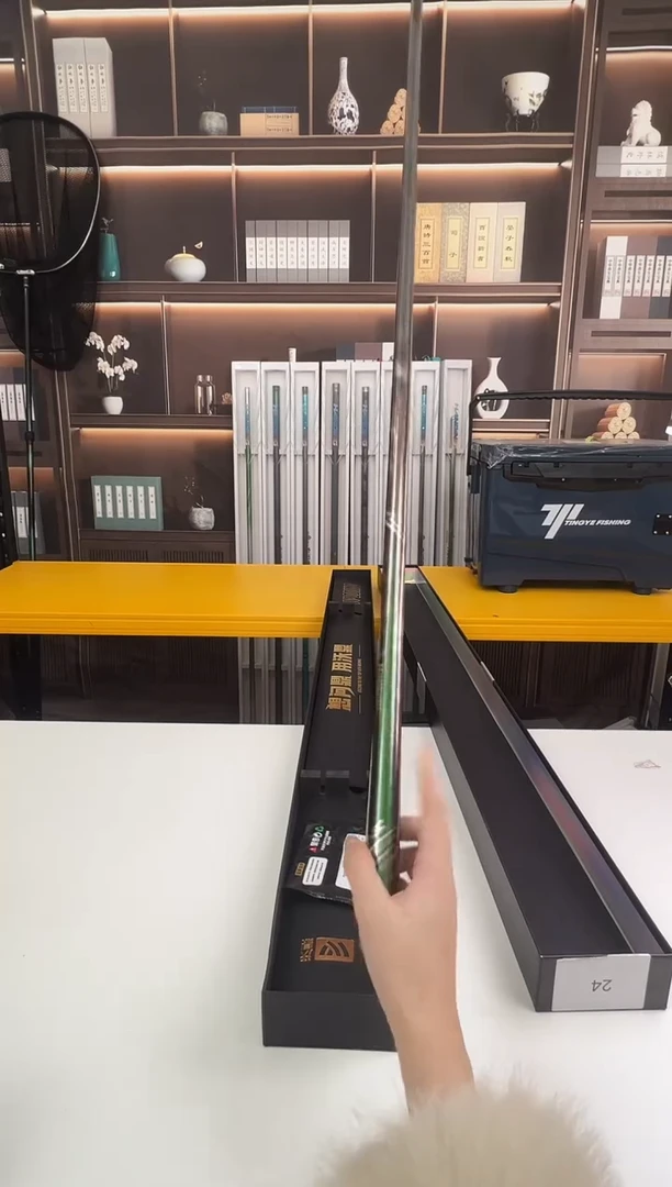 碳素1.8m以下24号鱼竿钓箱随机出