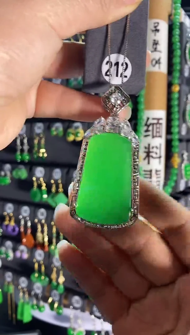 【闪购商品】翡翠耳饰银S925镶嵌212...