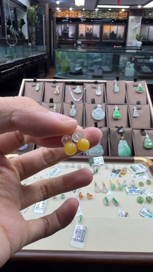蜜蜡18K金镶嵌耳饰耳钉