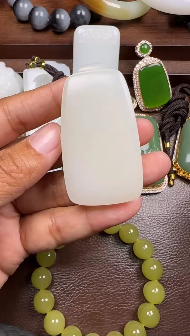 未镶嵌和田玉挂件和田玉挂件