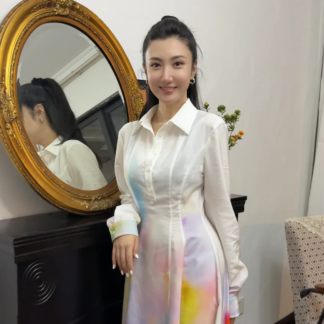 【壁虎姐】GECKO2025春夏新款 白色立领渐变彩色衬衫收腰连衣裙