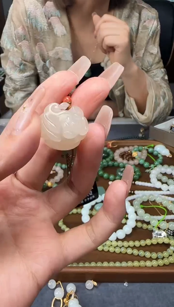 和田玉未镶嵌吊坠(不含链)1