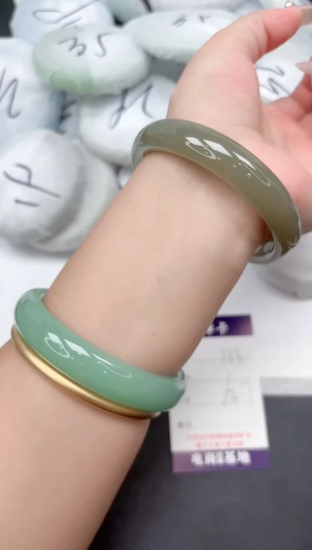 未镶嵌手镯石英质玉133-63.7