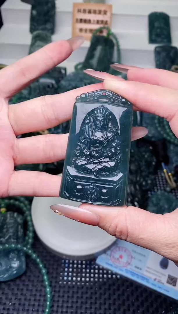 颈饰未镶嵌翡翠