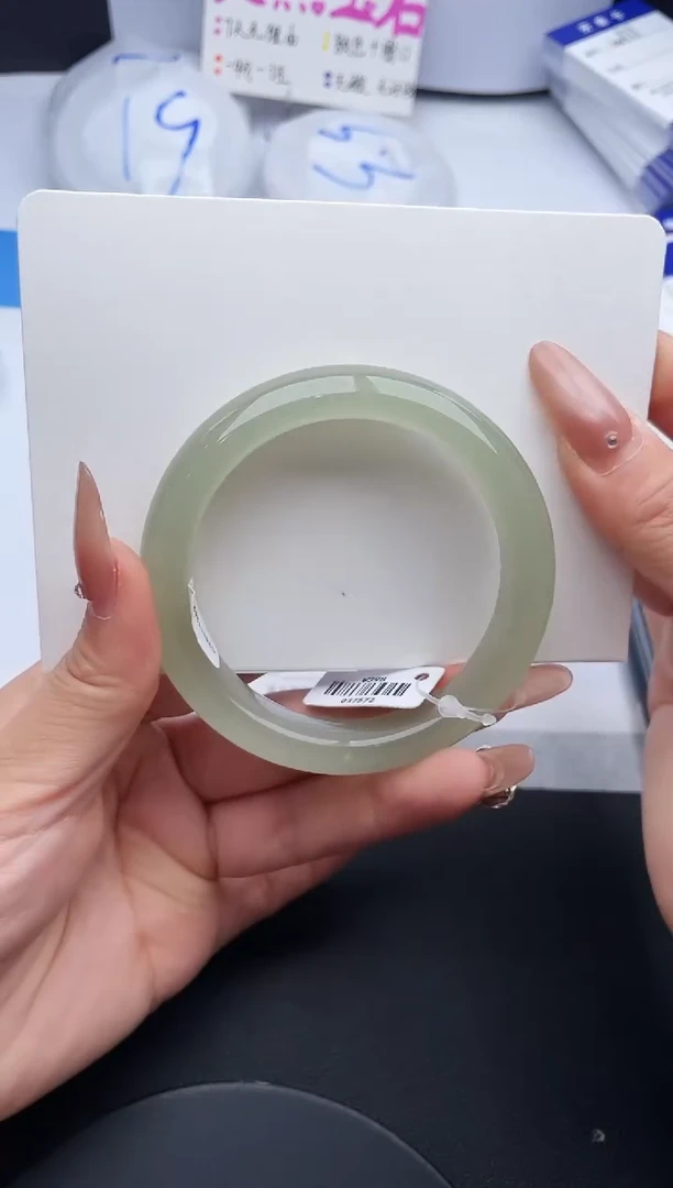 未镶嵌手镯石英质玉w132-DB56+