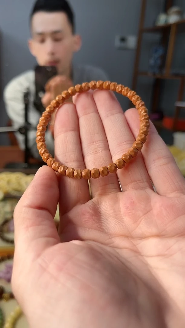 吊坠橄榄核?**林核尖