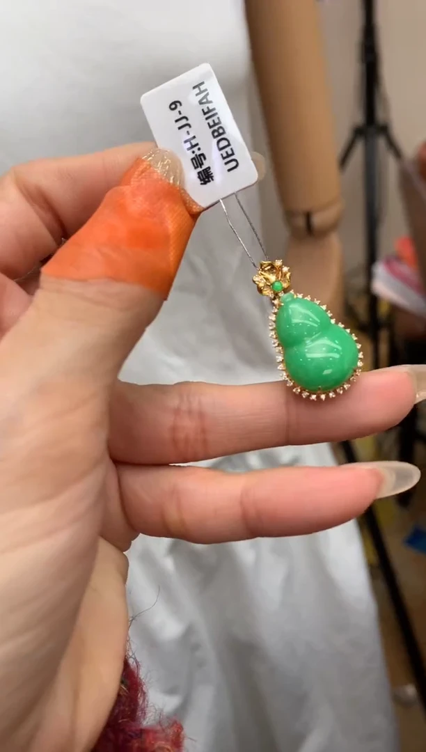 【闪购商品】翡翠颈饰18K金镶嵌葫芦