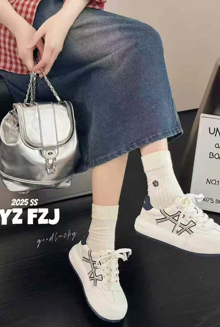 【华小姐】秋季新款时尚潮流圆头透气百搭休闲鞋1588-813