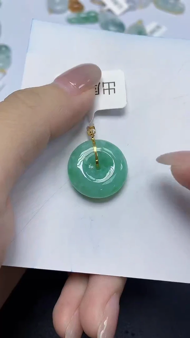 翡翠18K金镶嵌颈饰天然缅甸翡翠A货