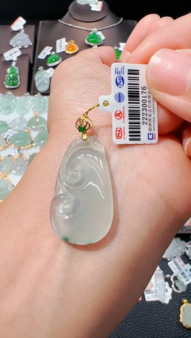 吊坠(不含链)18K金镶嵌翡翠如意吊坠176