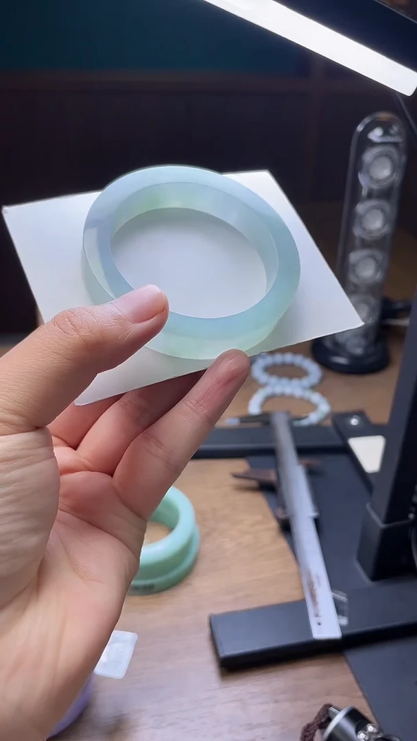 未镶嵌手镯定制翡翠雨**?定制