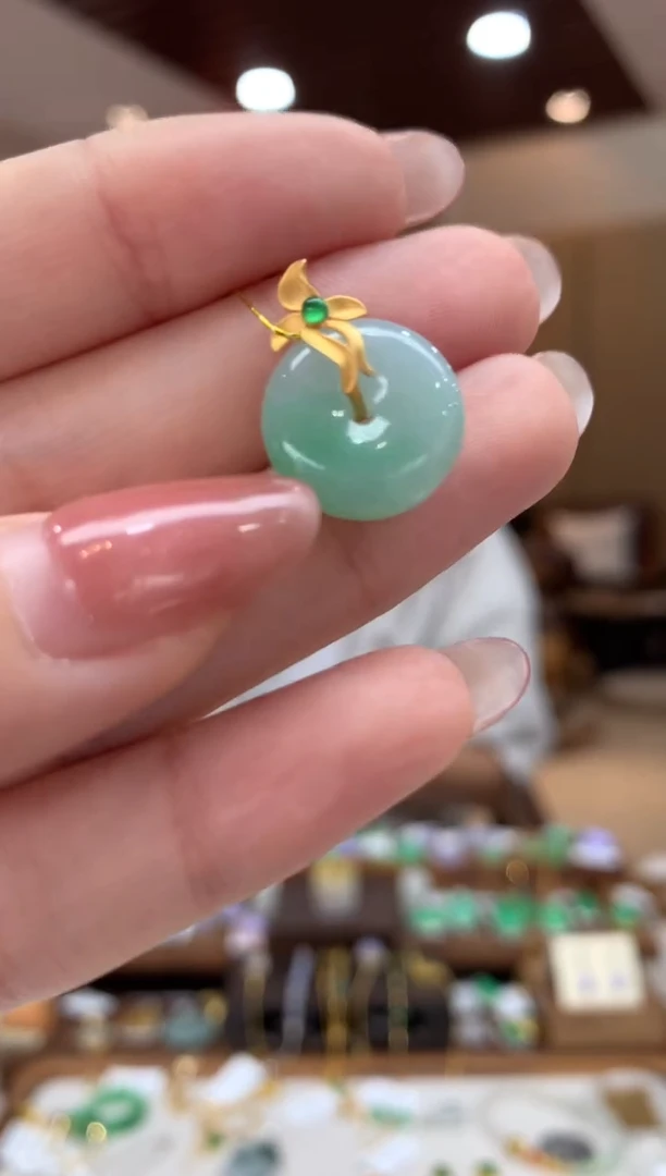 翡翠18K金镶嵌吊坠(不含链)平安扣