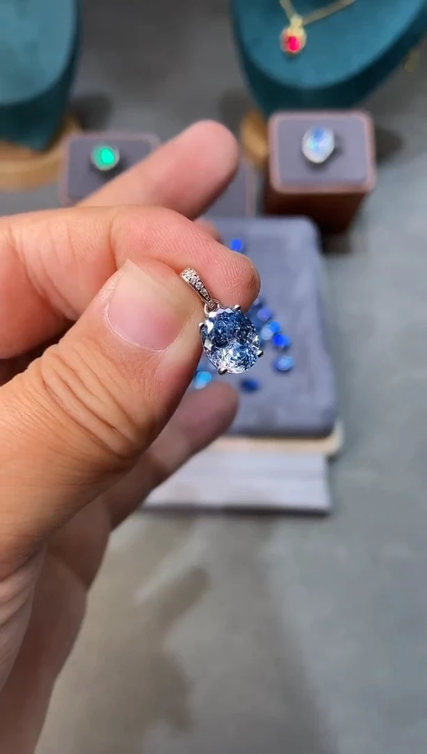 银S925镶嵌颈饰海蓝宝石......