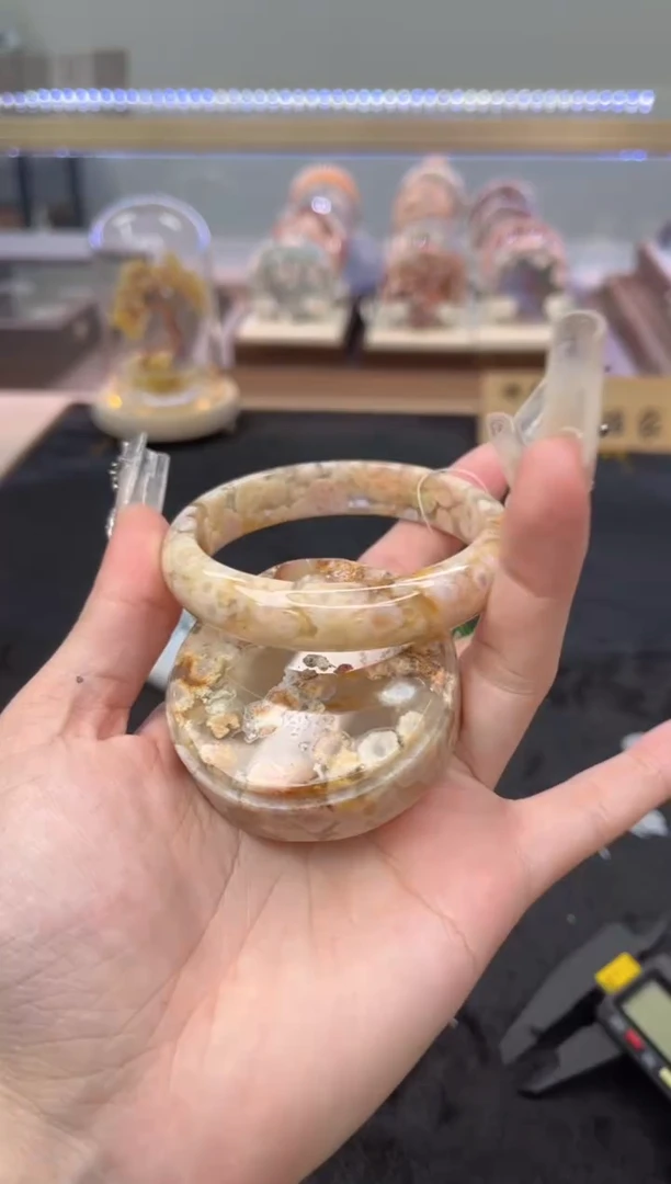 石英质玉手镯未镶嵌54圈口6600216