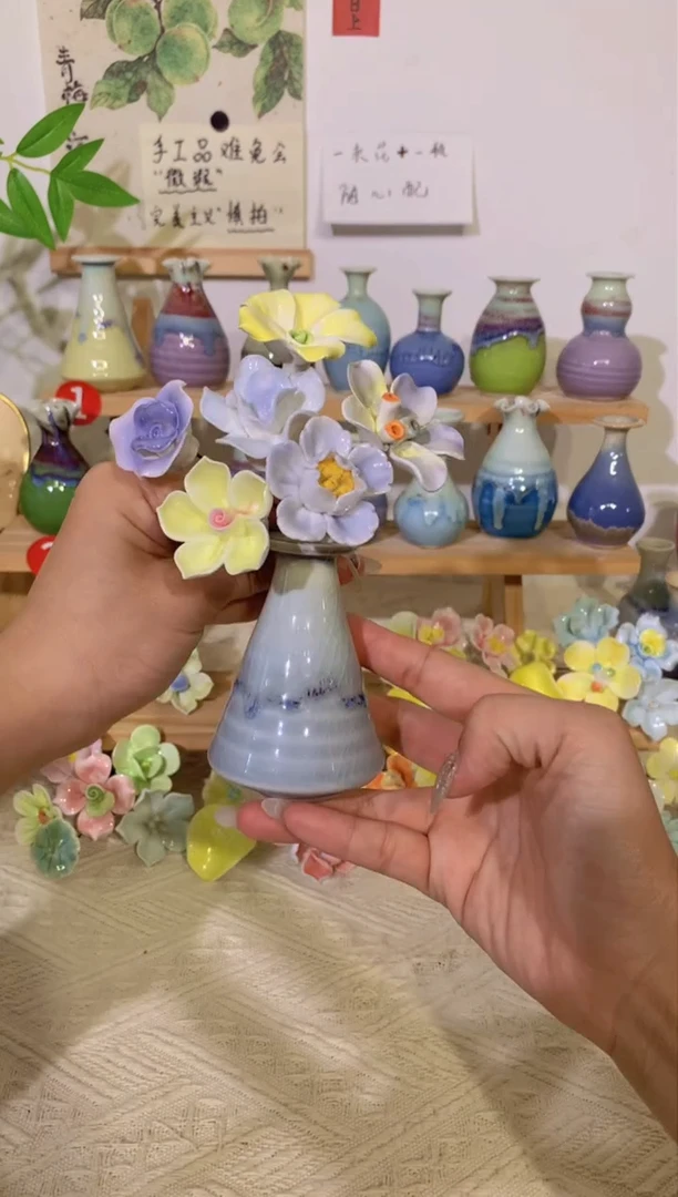 陶瓷一套6朵＋小花瓶 如图所示 （默认微瑕）