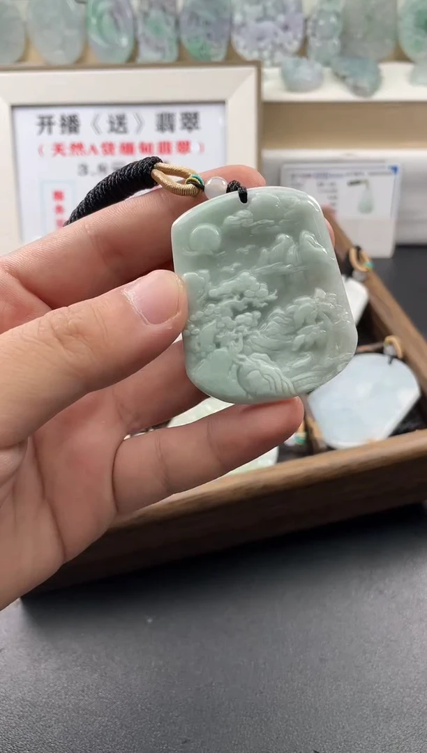 颈饰未镶嵌翡翠曾****?....10/13/.1