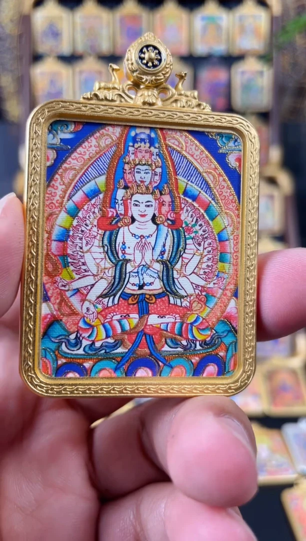 吊坠手绘唐卡《千手千眼观自在菩萨》