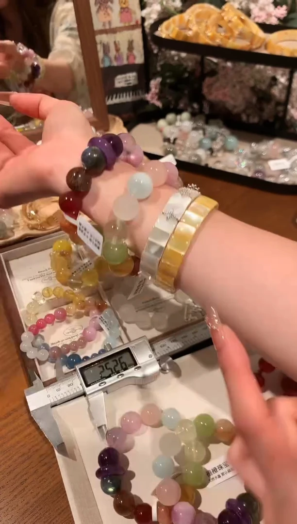 合金手链水晶雅俗共赏