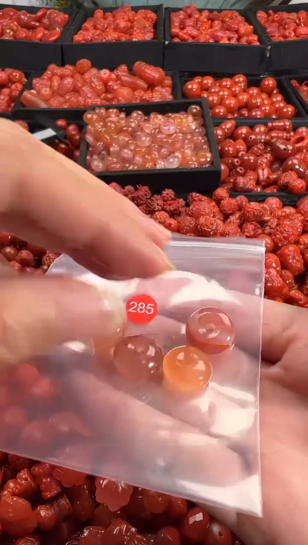 颈饰未镶嵌南红玛瑙1