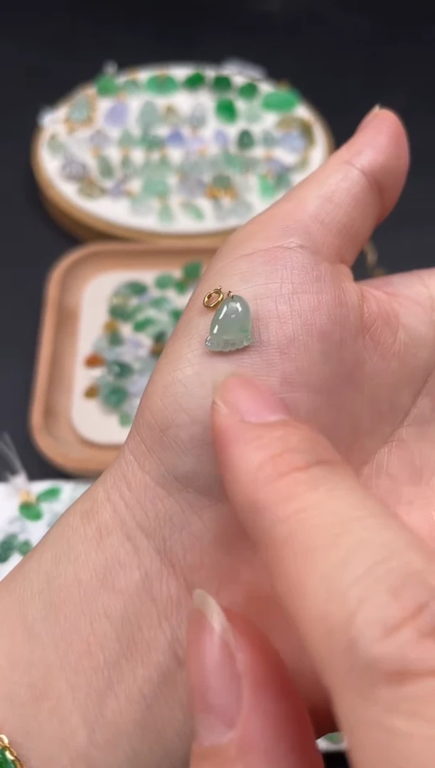 吊坠(不含链)18K金镶嵌翡翠一个JK658