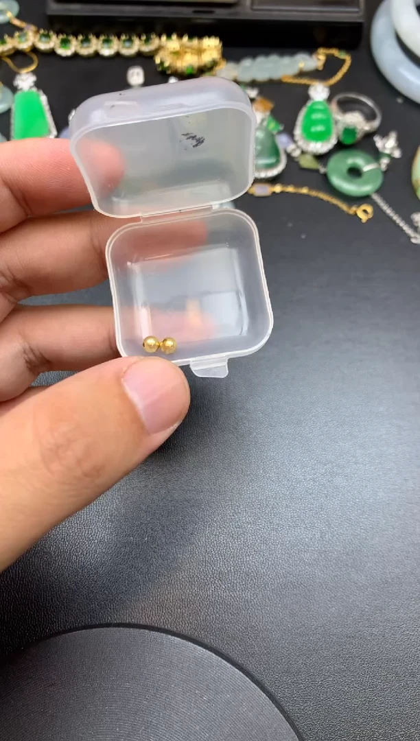 颈饰18K金镶嵌翡翠喵****?金珠4mm