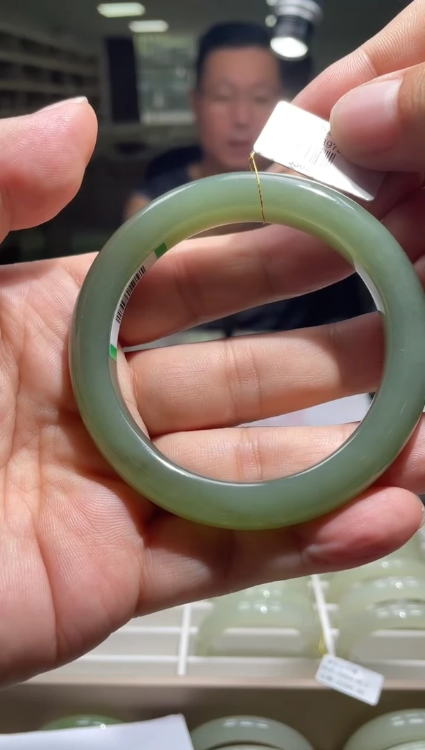 未镶嵌手镯和田玉59-60圈口 3512