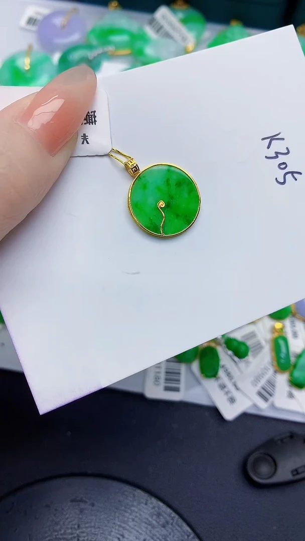 颈饰18K金镶嵌翡翠缅甸天然翡翠A货