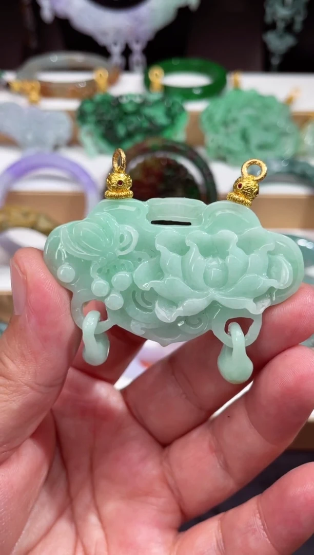 颈饰未镶嵌翡翠吊坠