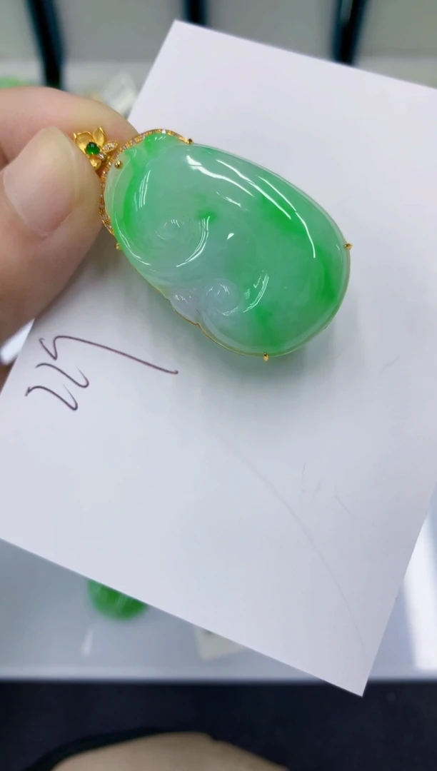 颈饰18K金镶嵌翡翠翡翠