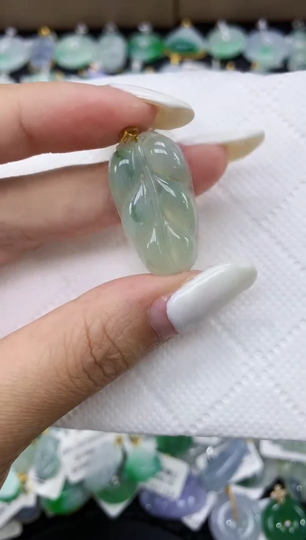 颈饰18K金镶嵌翡翠11111111111