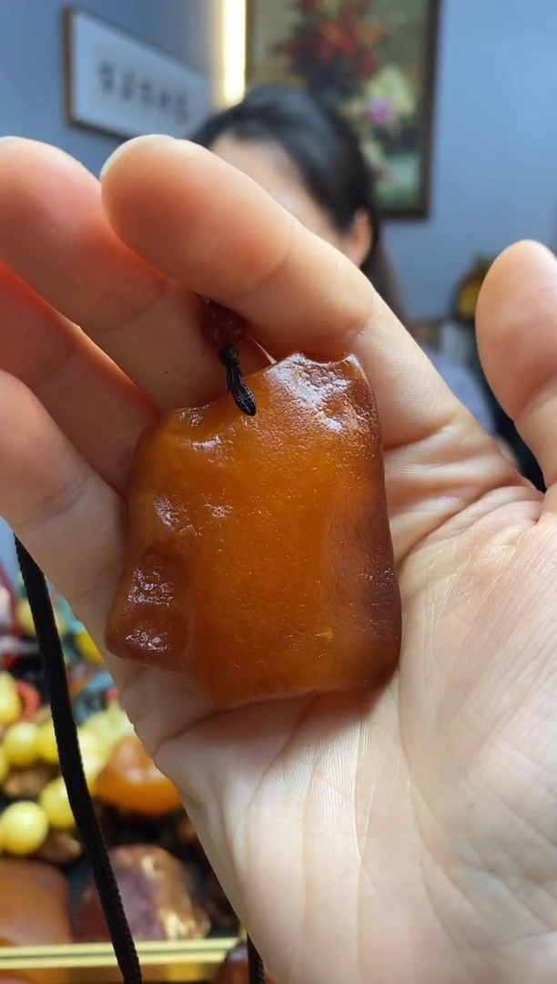 未镶嵌颈饰琥珀吊坠