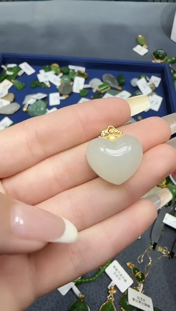 【闪购商品】和田玉挂件18K金镶嵌1