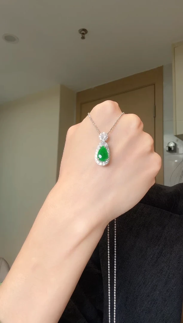 【闪购商品】翡翠吊坠(不含链)银S925镶嵌天然翡翠吊坠