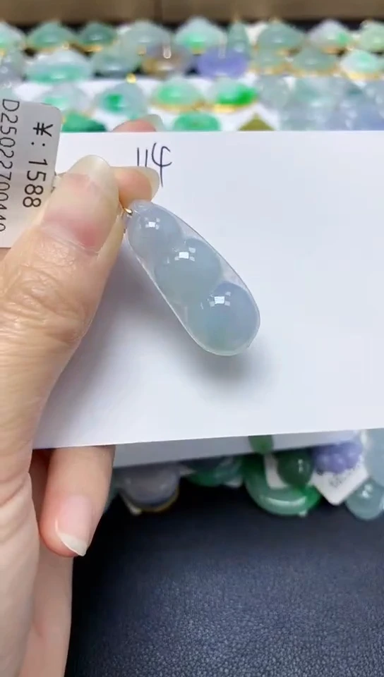 翡翠18K金镶嵌颈饰 天然翡翠A货